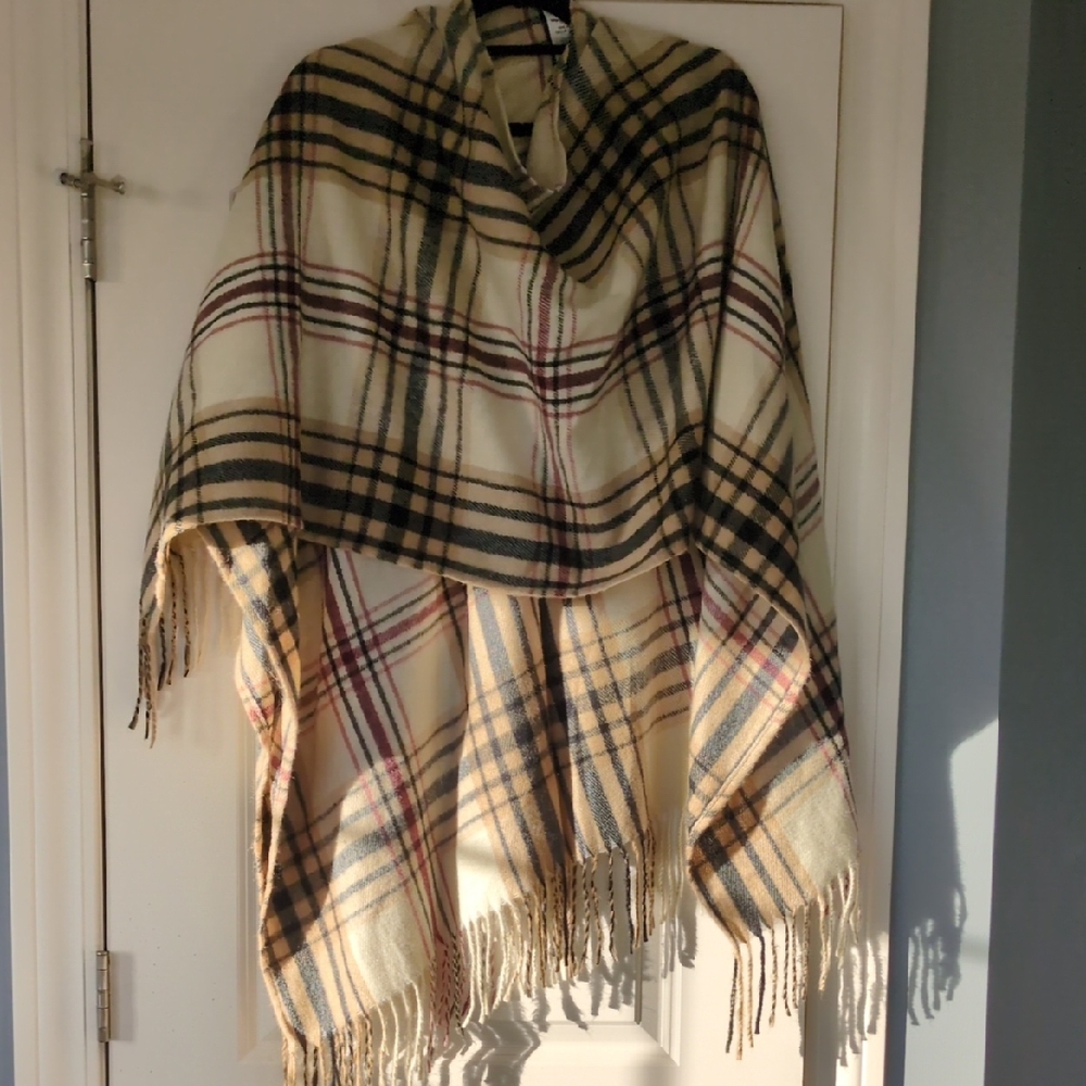 Woolrich Cream and Black Plaid Shawl And Fleece Lined Mittens